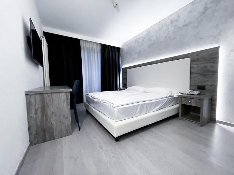 Hotel De Nac Torbole Sul Garda Eksteriør billede