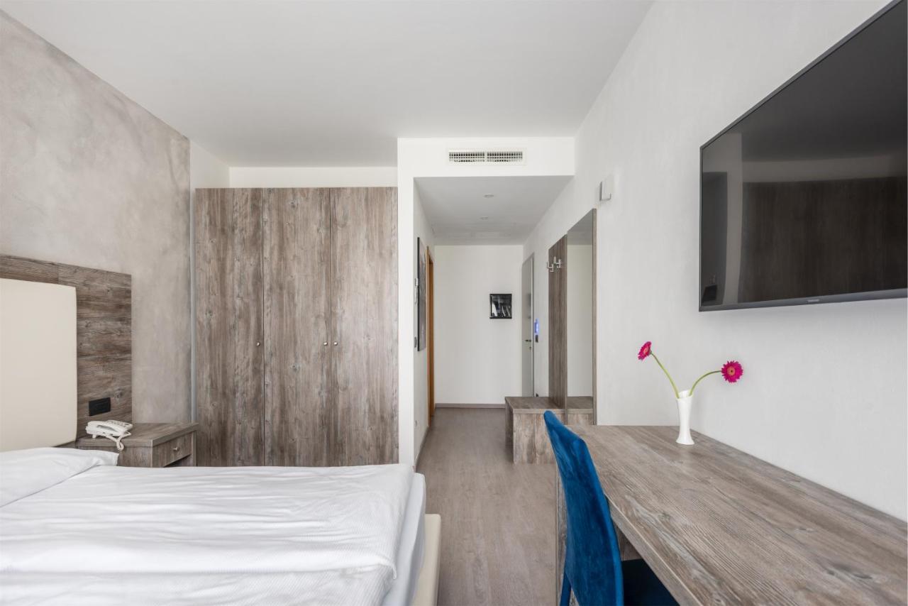 Hotel De Nac Torbole Sul Garda Eksteriør billede