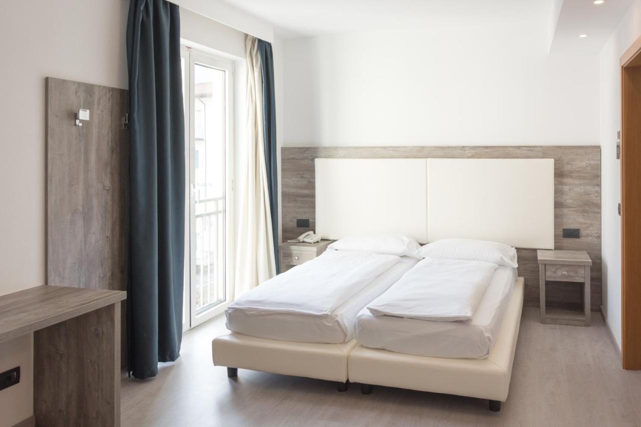 Hotel De Nac Torbole Sul Garda Eksteriør billede