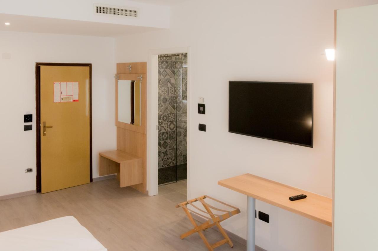 Hotel De Nac Torbole Sul Garda Eksteriør billede